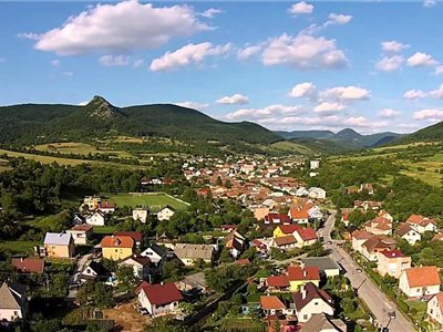 Raritou-obce-Omsenie-je-vodovod-postavili-ho-este-za-Rakusko-Uhorska.jpg Raritou-obce-Omsenie-je-vodovod-postavili-ho-este-za-Rakusko-Uhorska.jpg